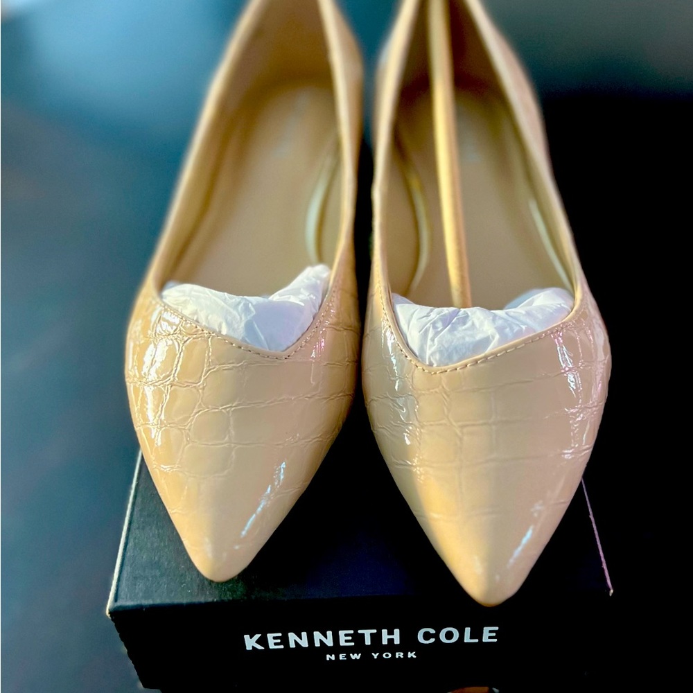 KENNETH COLE-BRAND NEW IN BOX!!